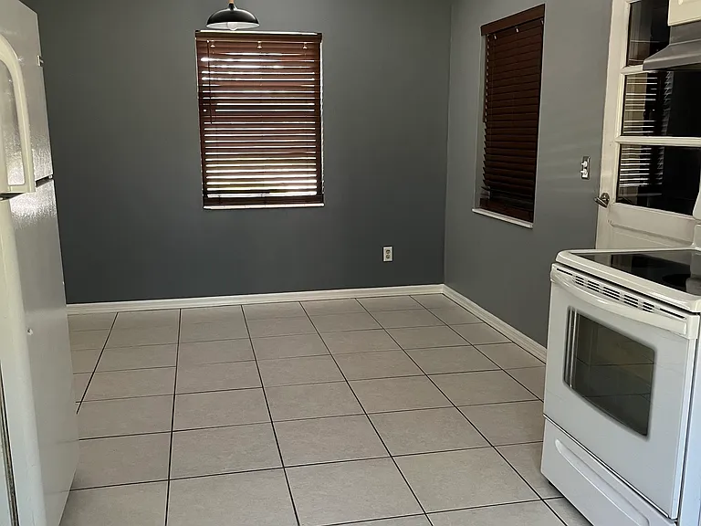 108 E Garland Ct — Photo 15
