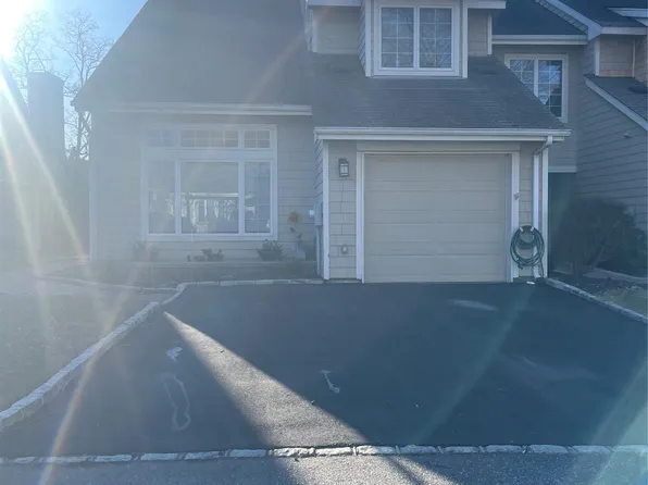 14 Pleasant Lane, Bay Shore, NY 11706