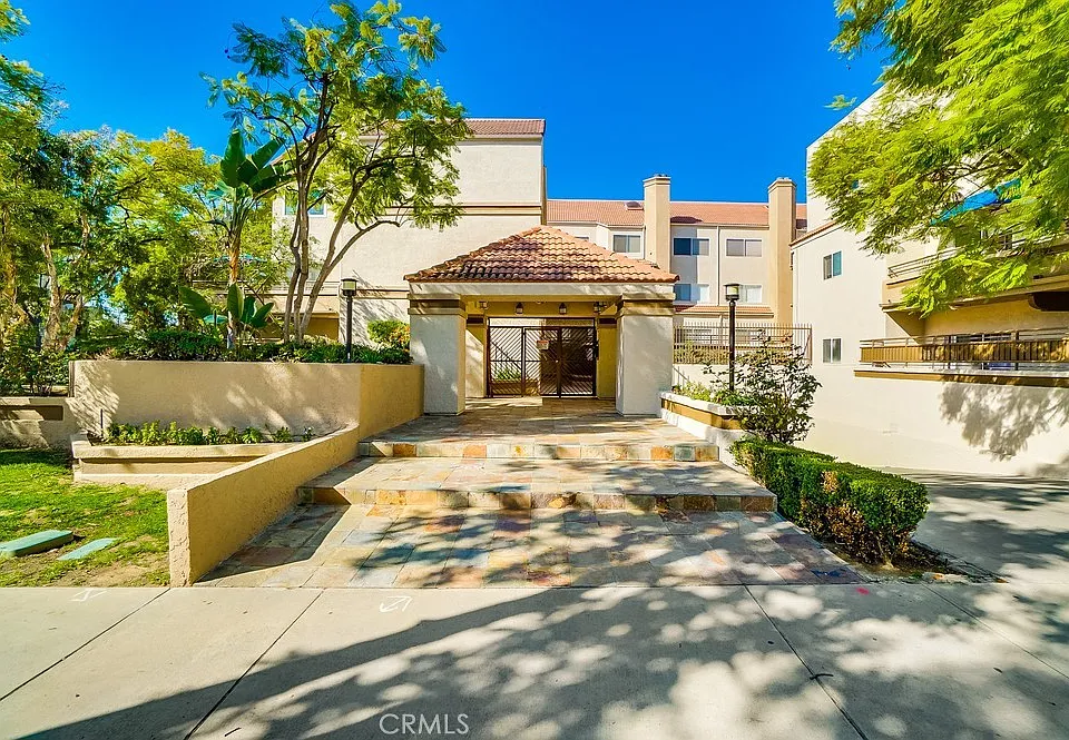 501 E Del Mar Blvd #202
