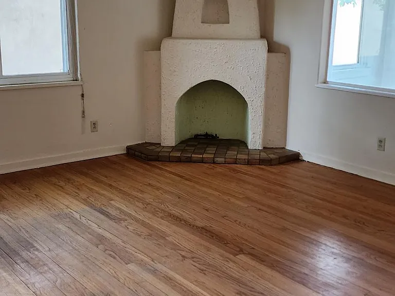 631 Lafayette Dr NE — Photo 3