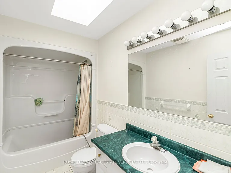 206 Bay St N — Photo 22