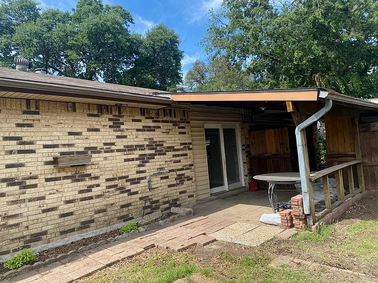 1109 Cross Bend Rd — Photo 10