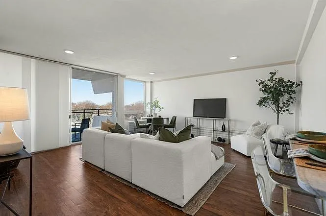 60 Babcock St #53