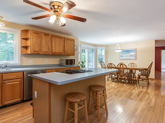 5th image of 27 Gretchen Way