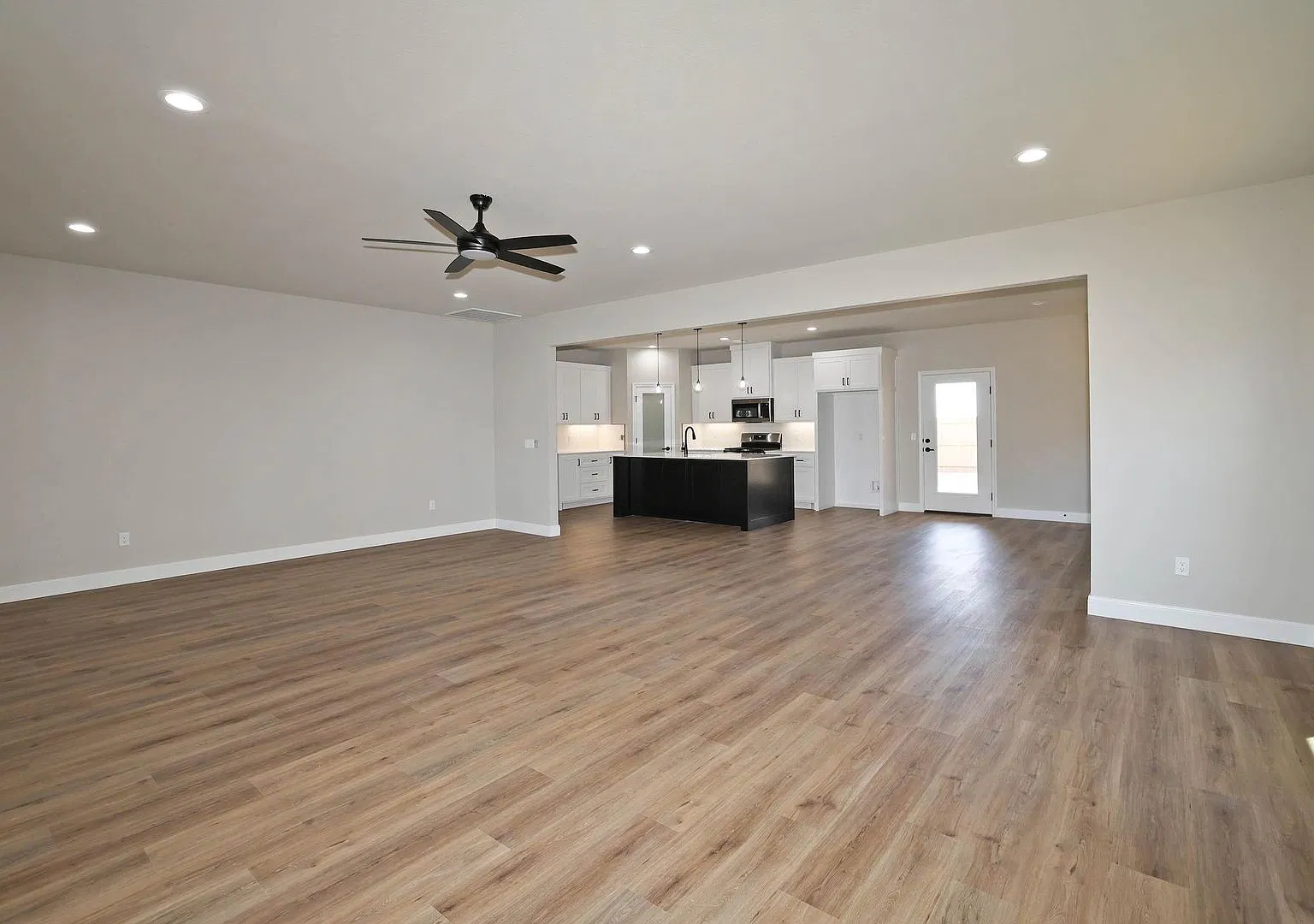 4715 Scotty — Photo 3