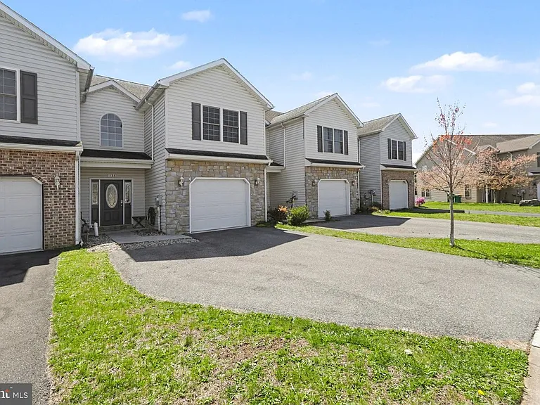 134 Sable Dr — Photo 2