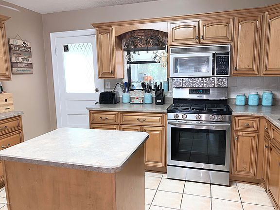3rd image of 2216 Diana Dr