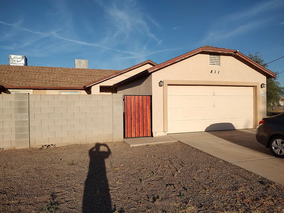 811 S Picacho St