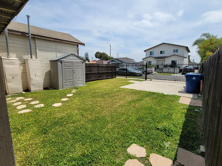 1308 W 83rd St — Photo 13