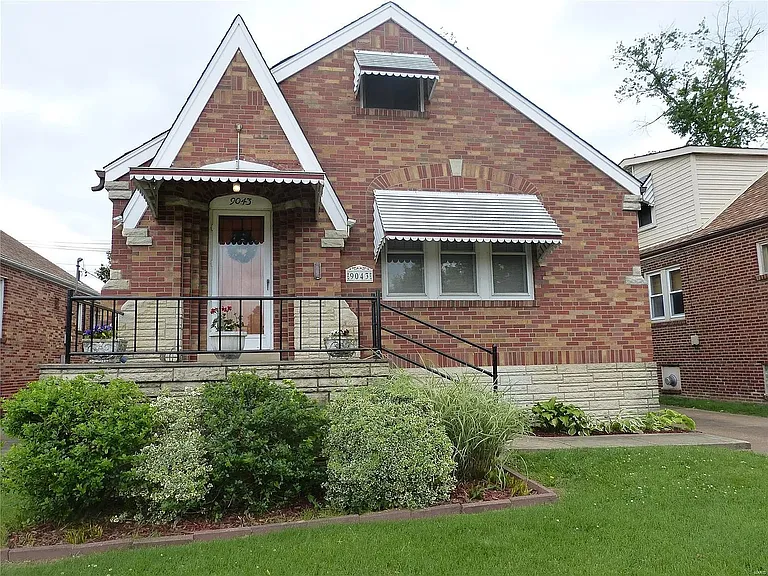 9043 Kathleen Ave — Photo 1