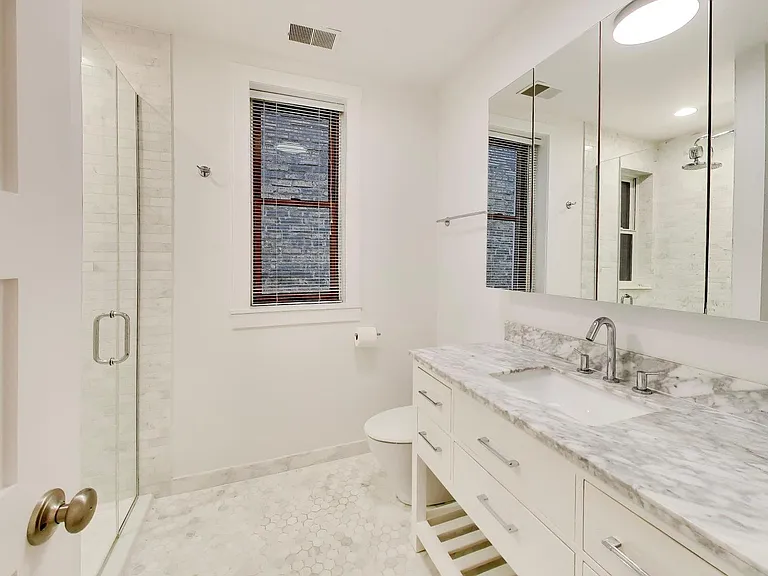 2132 N Oakley Ave #3 — Photo 22
