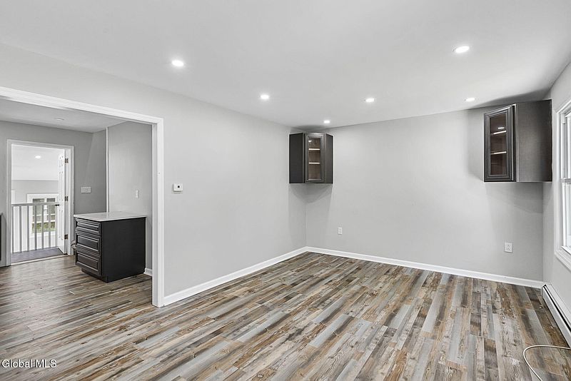 5th image of 44 Onderdonk Road
