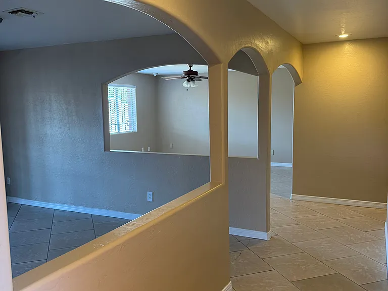 3628 W Oregon Ave — Photo 2