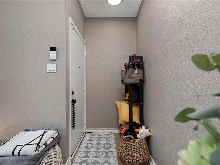 10047 Westpark Dr #33 — Photo 2