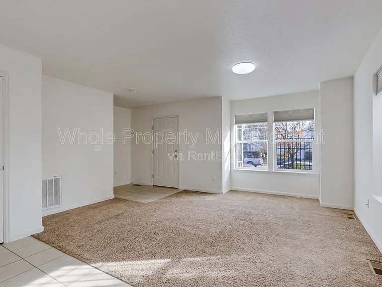 1577 Chase St — Photo 2