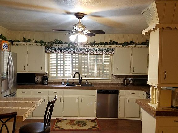 3rd image of 2608 N Mockingbird Ln