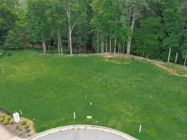 1500 White Mountain Dr, Chester, VA 23836