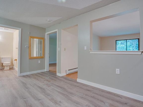 3rd image of 5 Knights Bridge Dr APT 104