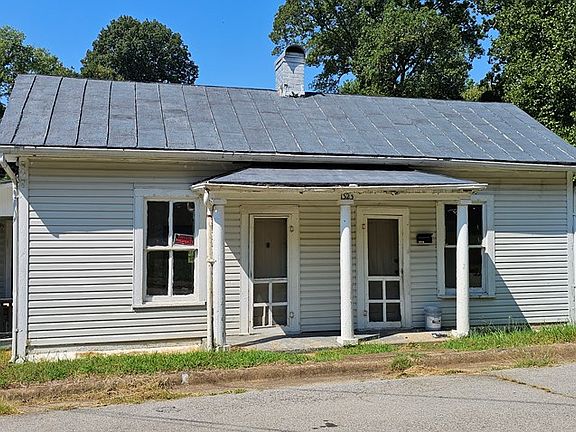 3rd image of 1323 Aspen St