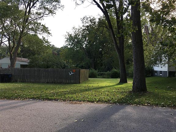 2nd image of 665 Clover Ln