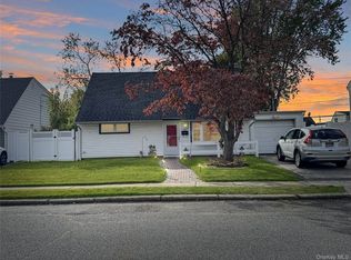 323 Martin Pl, Bethpage, NY 11714