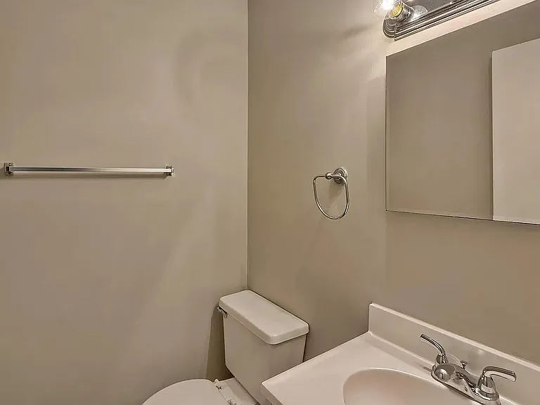 1111 Lancaster St — Photo 8