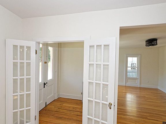 5th image of 67 Church St