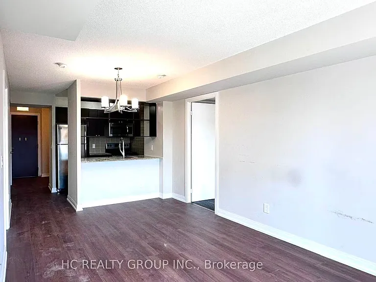 181 Village Green Sq #1415 — Photo 2