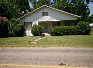 607 Clarksville Rd, Bogata, TX 75417