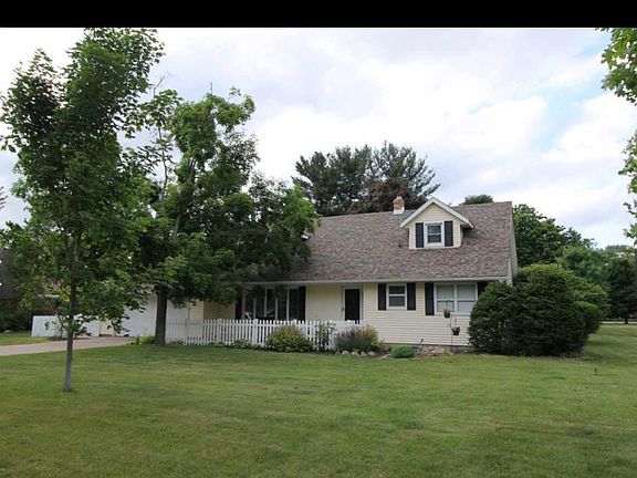 4th image of 23397 Parkwood Pl