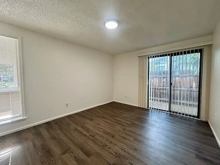 1732 Cambridge Dr — Photo 13