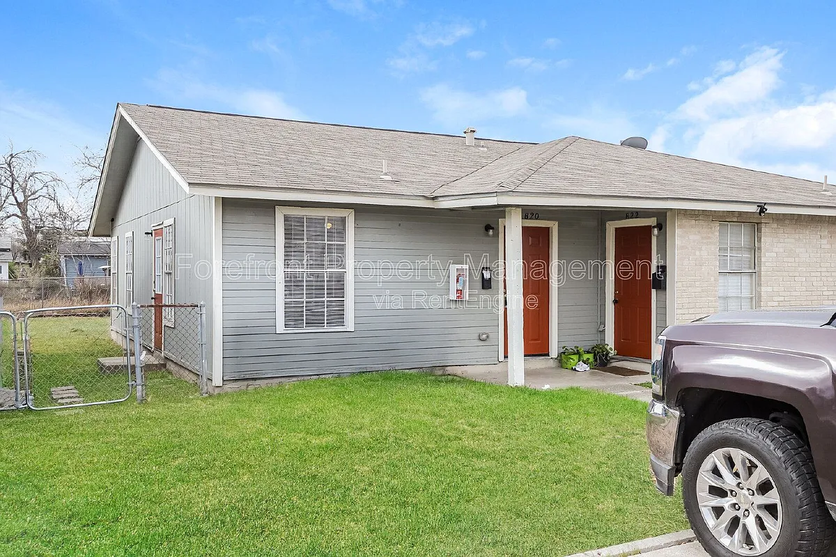 Building Photo - 820 W Olmos Dr