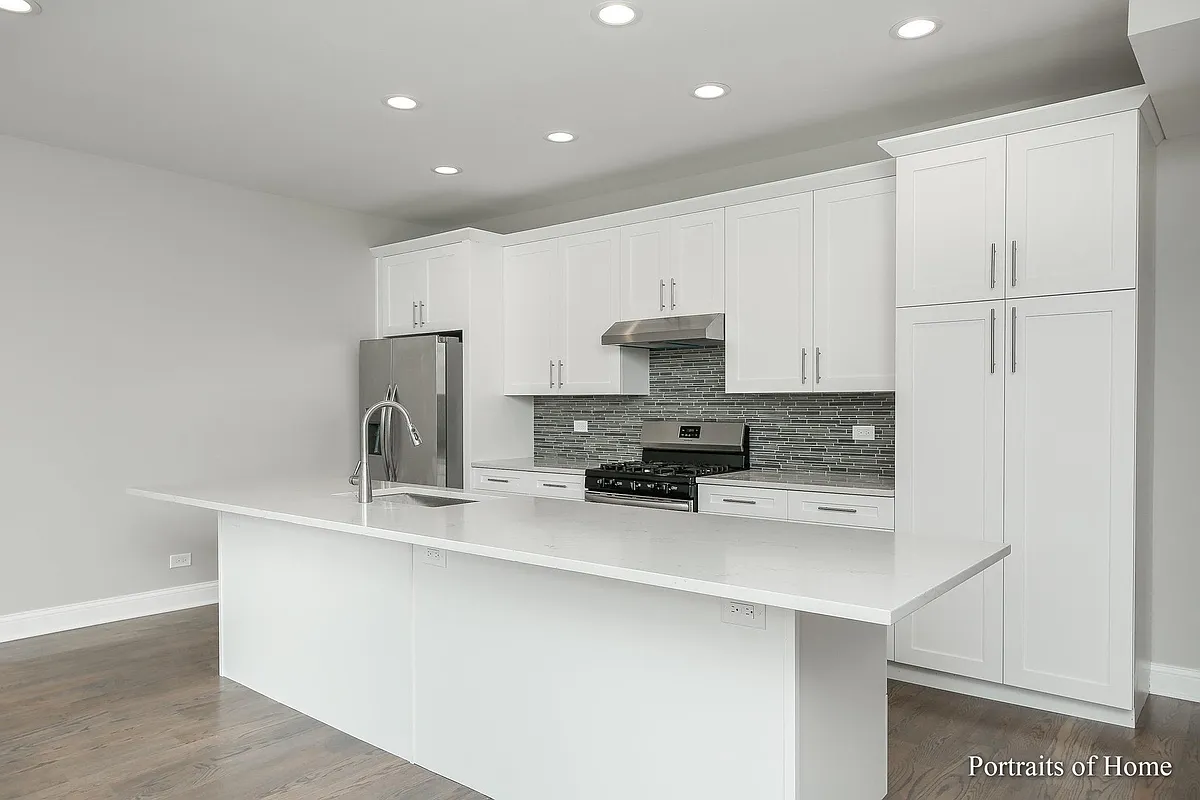 Kitchen - 4103 N Lincoln Ave