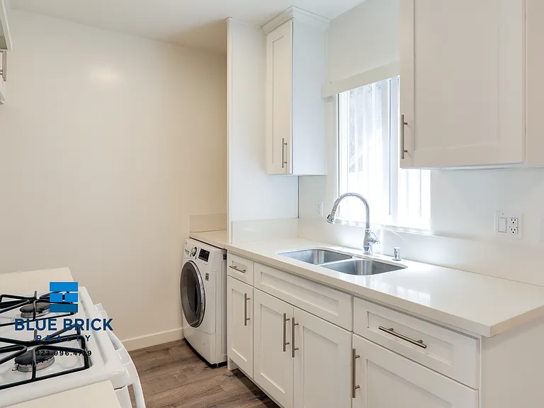 212 W Elk Ave #2 — Photo 8