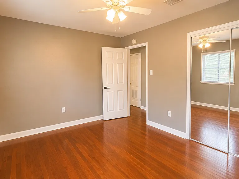1641 Woodburn St — Photo 11
