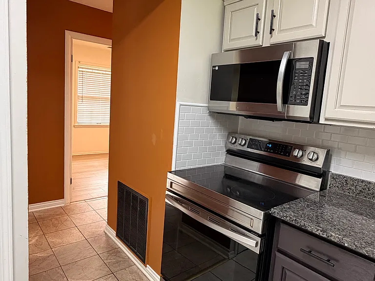 3522 Lisbon Ln — Photo 4