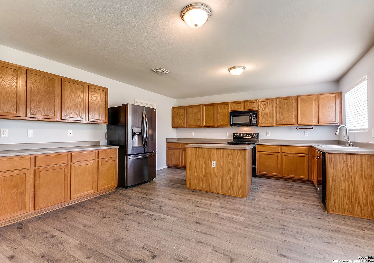 3 Bedroom 2.5 Bath House For Lease — Photo 3