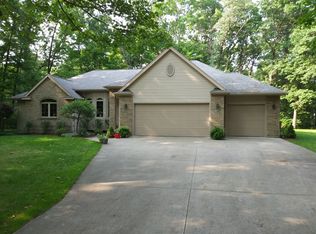 878 Rosewood Blvd, Midland, MI 48640