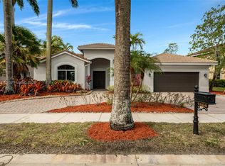 1666 Victoria Pointe Cir, Fort Lauderdale, FL 33327
