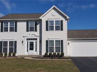 2209 Hunters Hollow Ln, Lake View, NY 14085