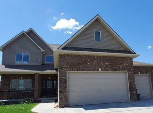 2901 Shadowbrook Dr, Lincoln, NE 68516