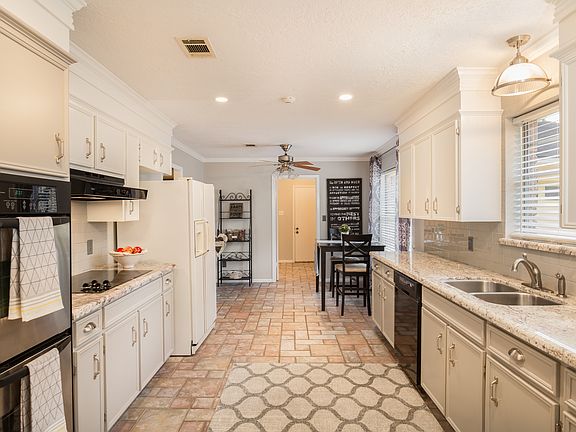 3rd image of 5975 Pinkstaff Ln