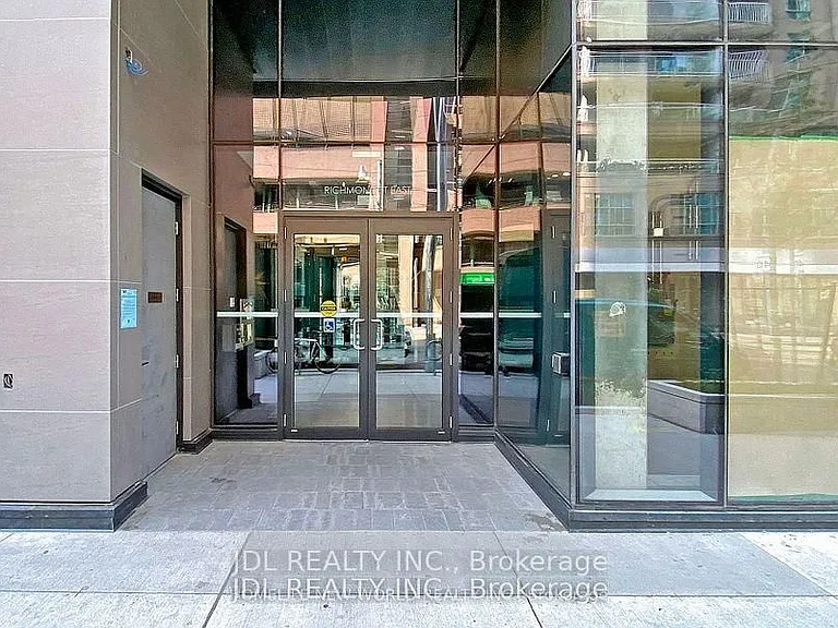 25 Richmond St E #408 — Photo 2
