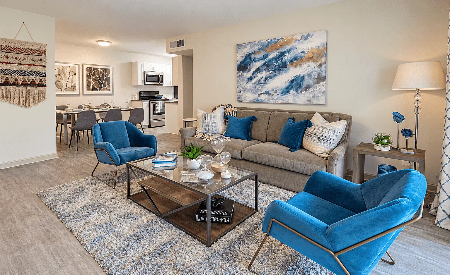 Icon Avondale Apartments — Photo 1
