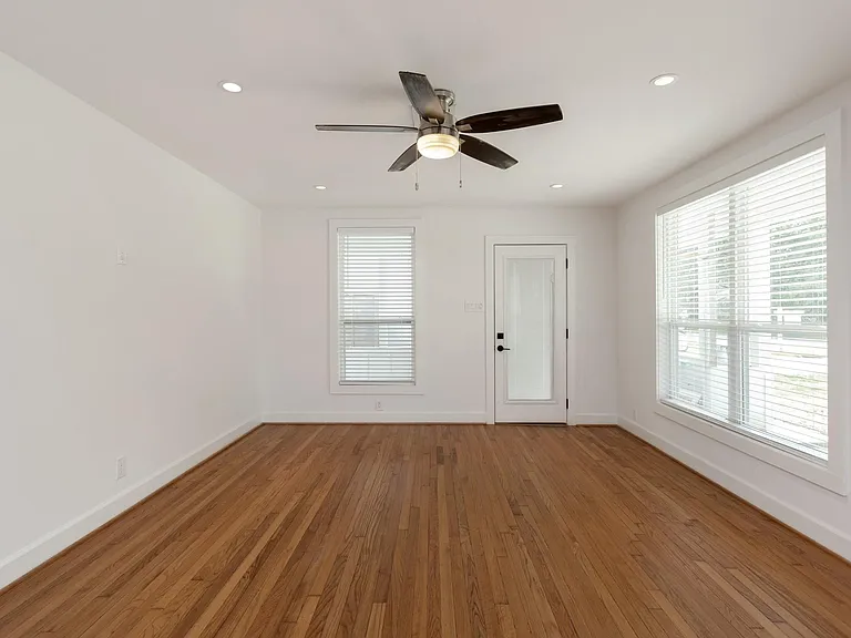 1834 Norcrest Dr — Photo 9
