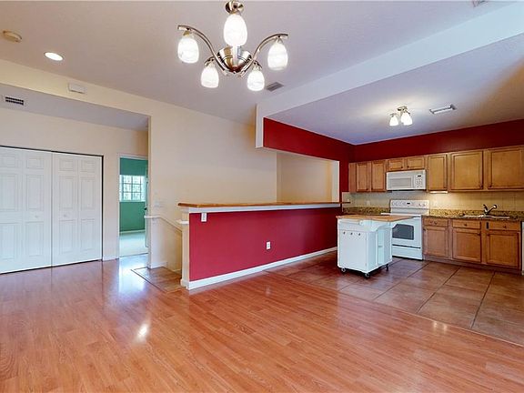 2nd image of 556 7th Sq APT 202