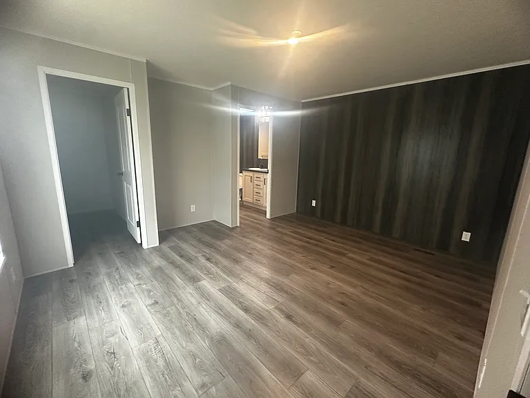 588 Hamilton St — Photo 6