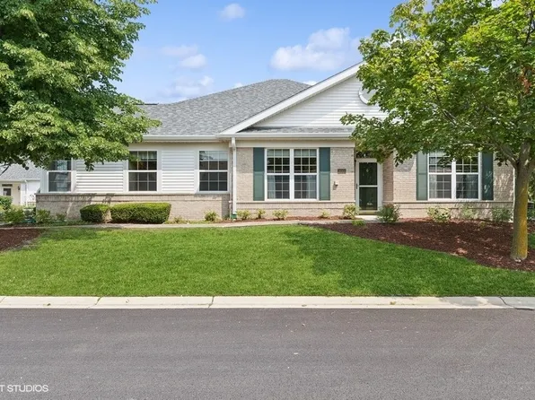 16300 Crescent Lake Dr, Crest Hill, IL 60403