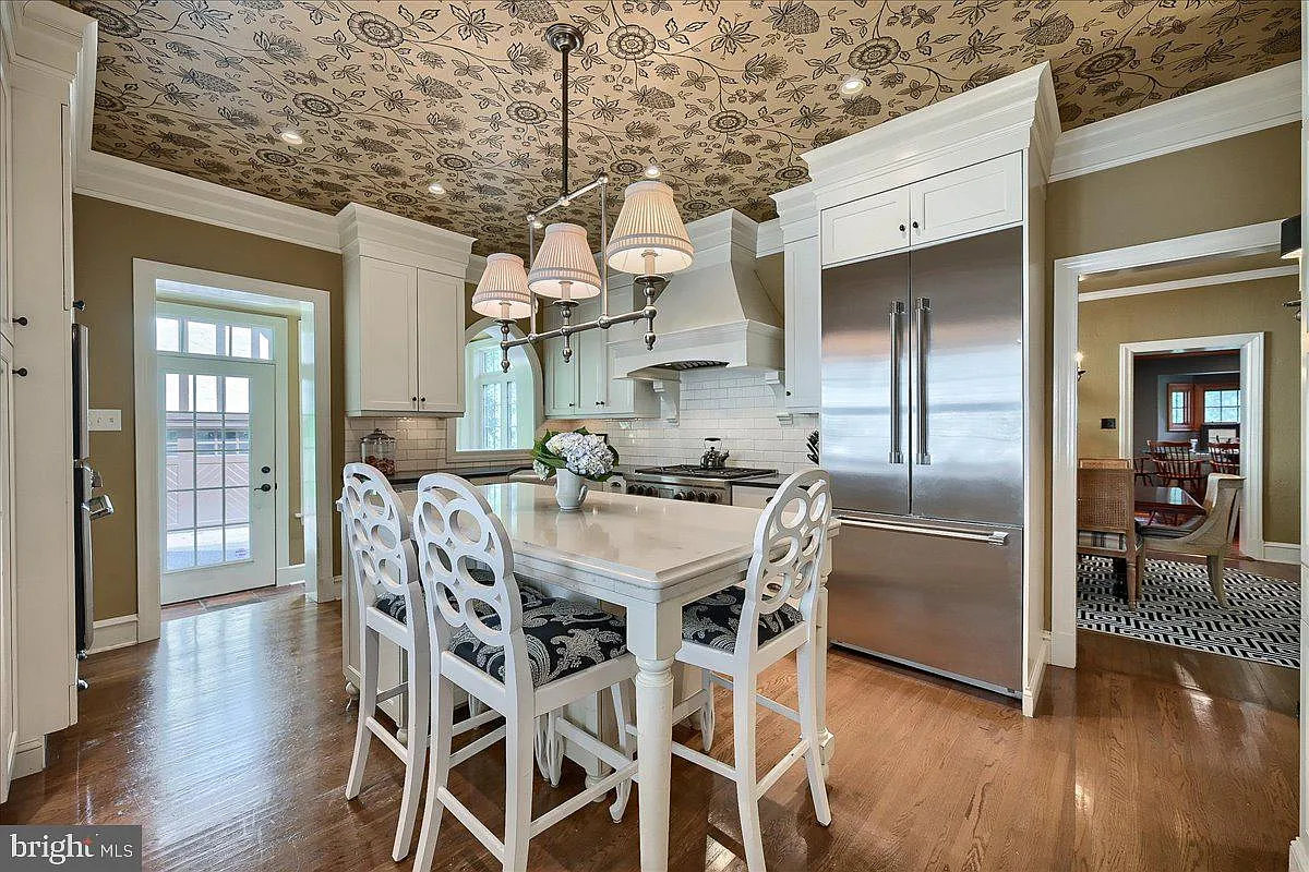 71 Oak Ln photo 1