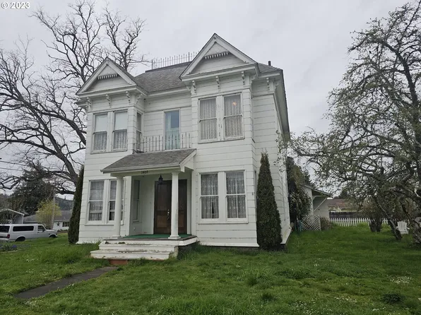 1407 Maple St, Myrtle Point, OR 97458